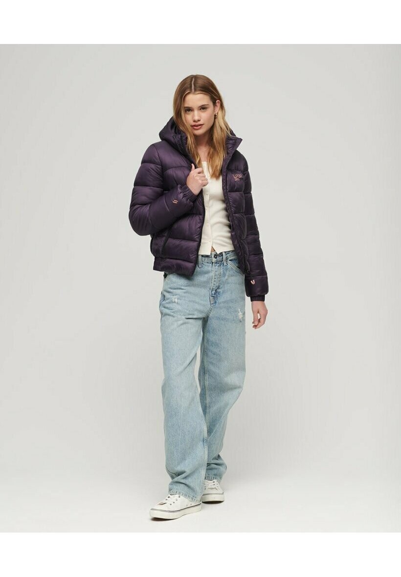 

Зимняя куртка Superdry СПОРТИВНЫЙ ПУФФ, цвет nightshade purple