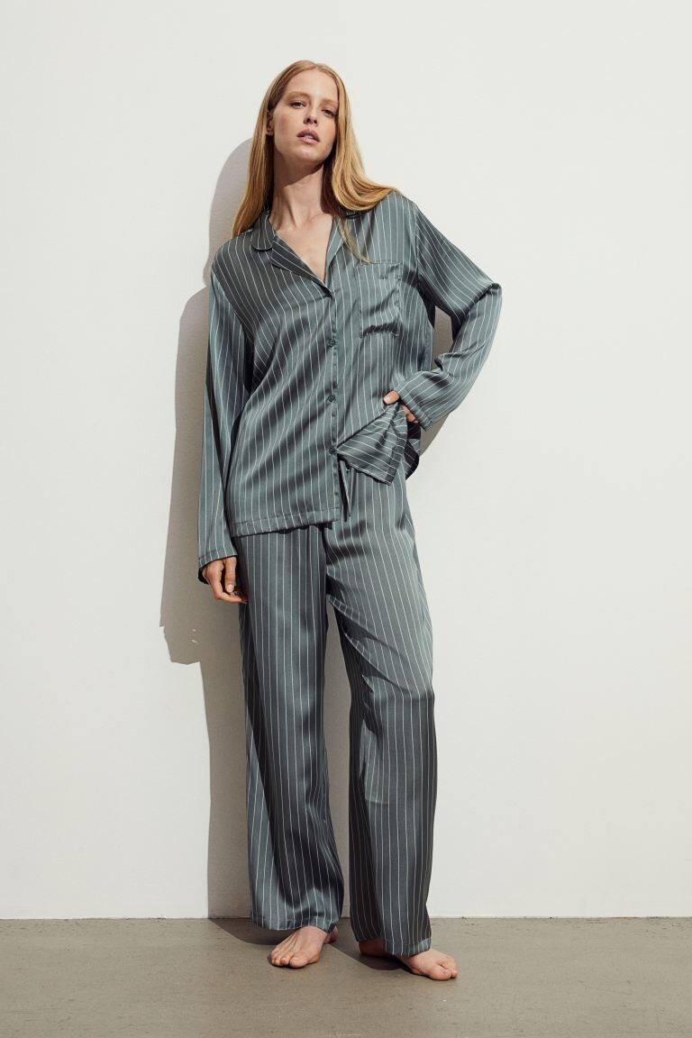 

Атласная пижама с рубашкой и брюками H&M