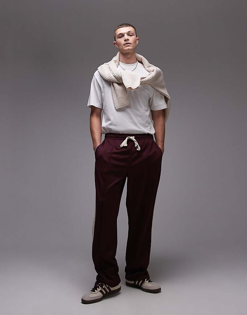 

Topman – бордовые джоггеры с прямыми штанинами и полосками