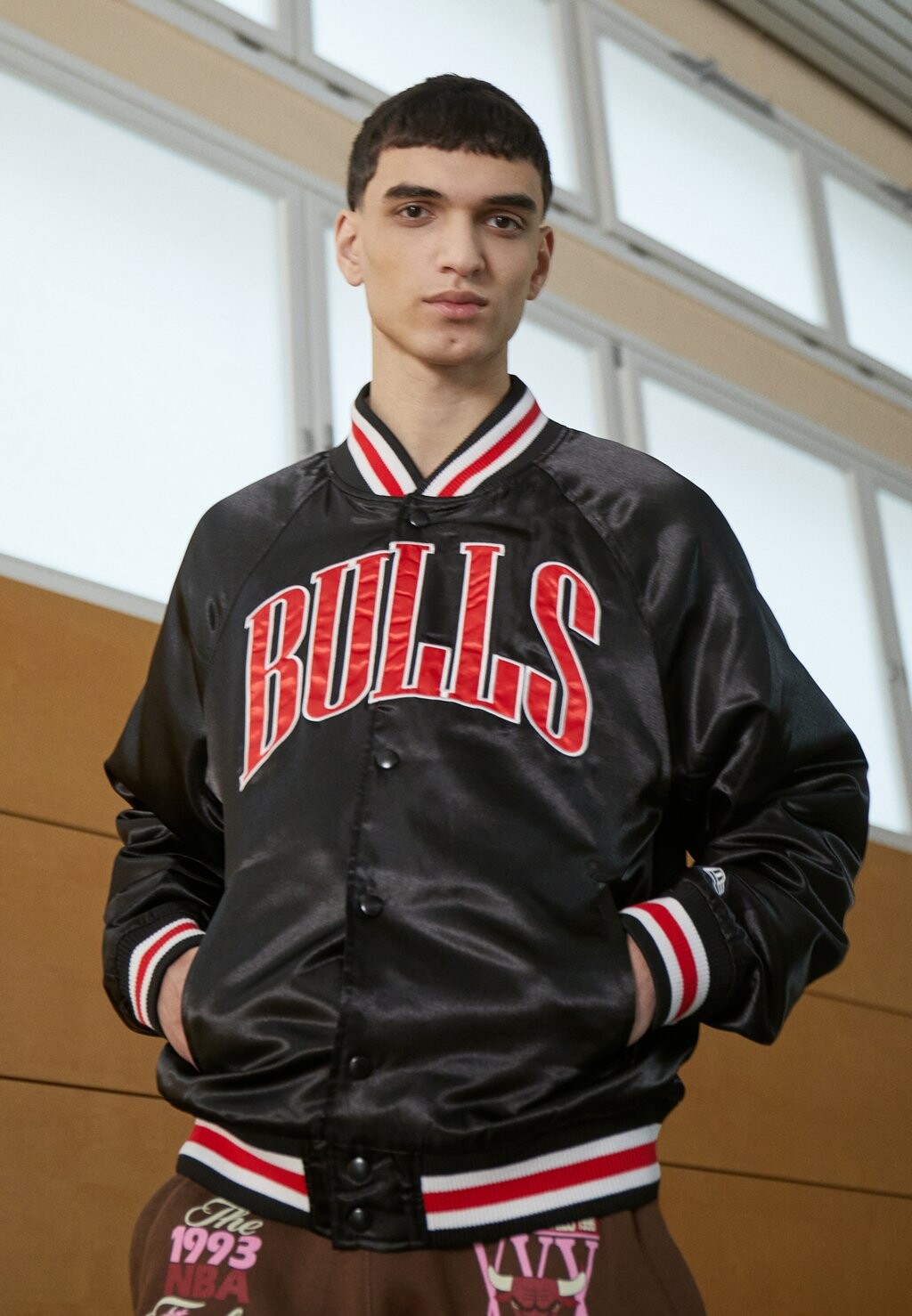 

Team Nba Chicago Bulls Applique Bomber New Era, цвет black/red
