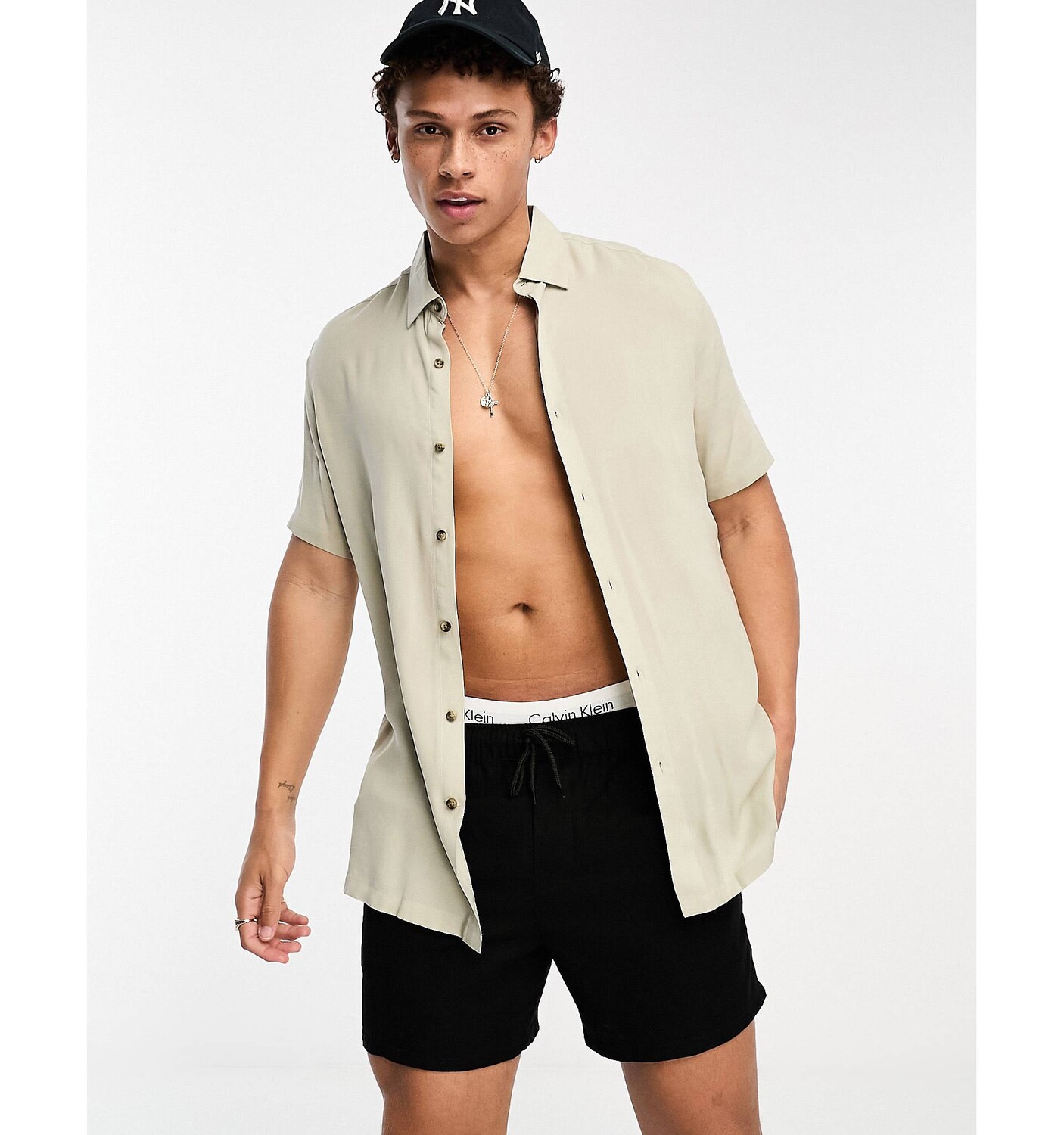 

Оливково-зеленая вискозная рубашка классического кроя ASOS DESIGN