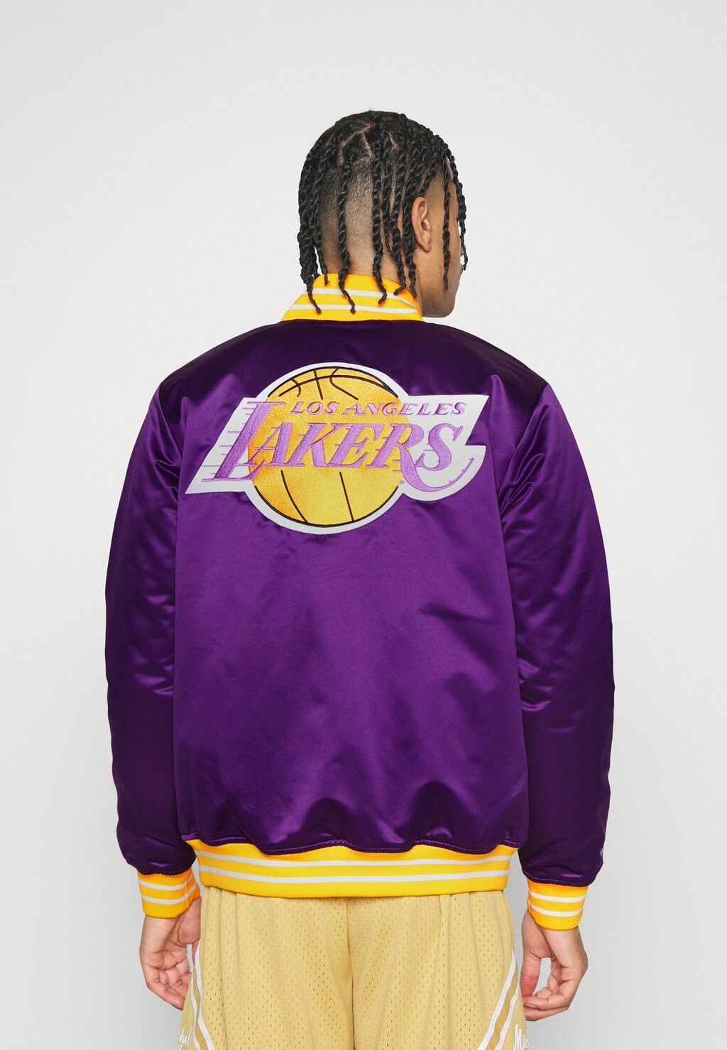

Спортивная куртка Mitchell & Ness