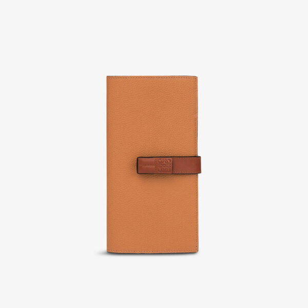 

Большой кожаный кошелек с тисненым логотипом Loewe, цвет light caramel/pecan
