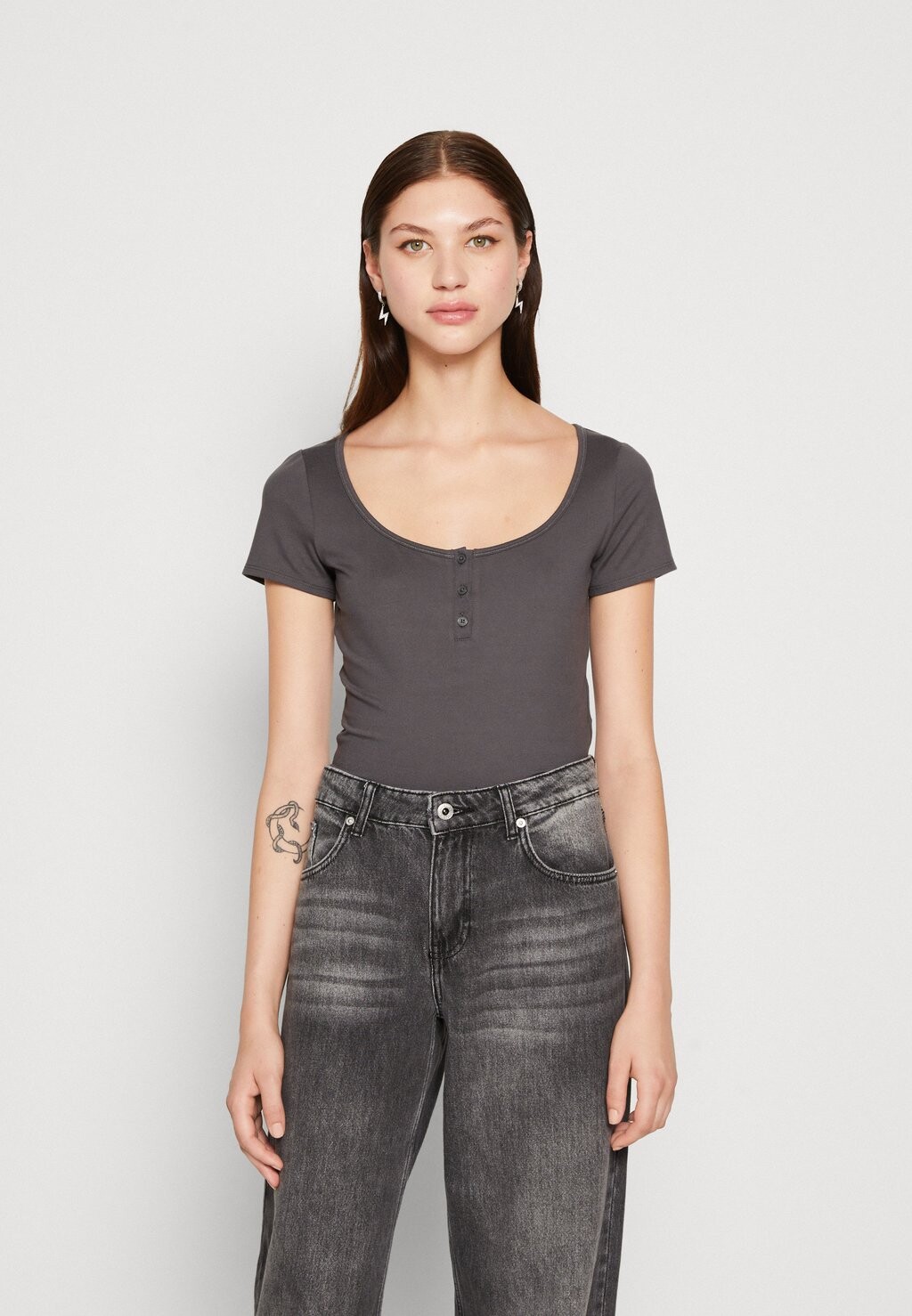 

Базовая футболка Hot Flat Seamless Scoop Henley Hollister Co., цвет magnet dark flat gray