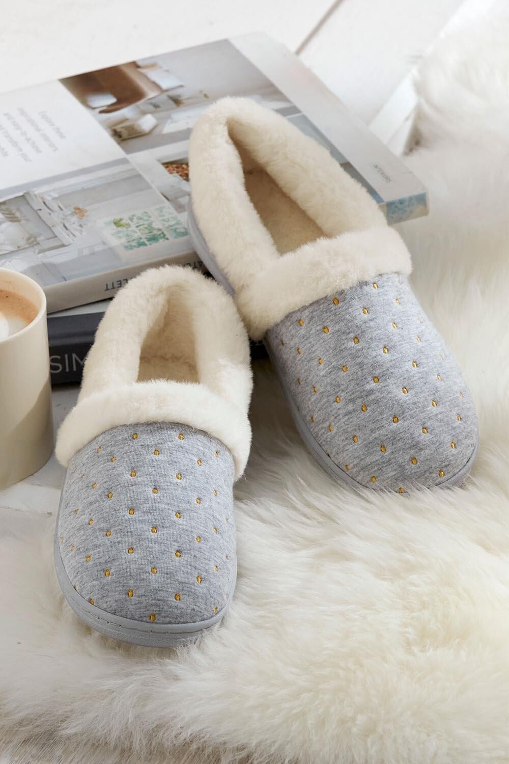 

Тапочки с точечной вышивкой Cotton Traders, серый