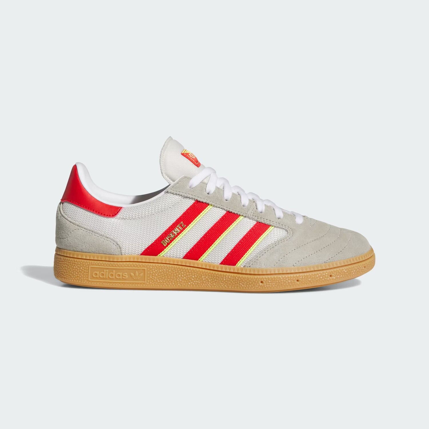 

Винтажная обувь Бузениц Adidas, цвет Feather Grey/Red/Orbit Grey