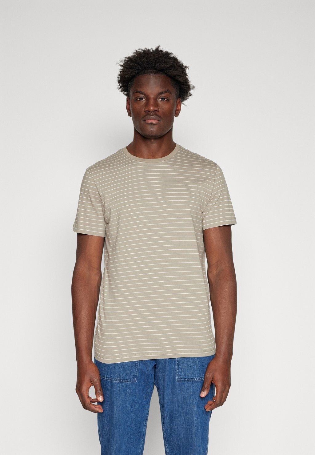 

Футболка с принтом SLHASPEN O-NECK TEE Selected Homme, цвет vetiver stripes/cloud dancer