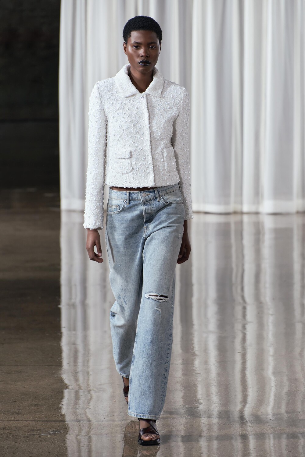 

Короткая куртка с пайетками ZARA, белый