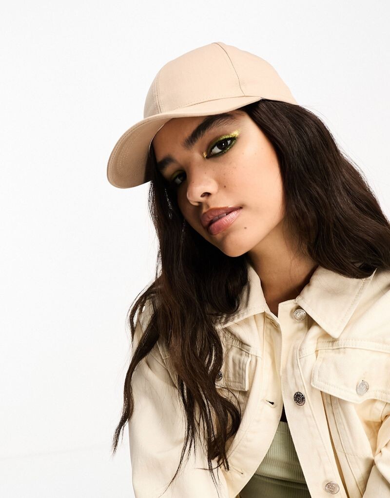 

Белая бейсболка ASOS DESIGN