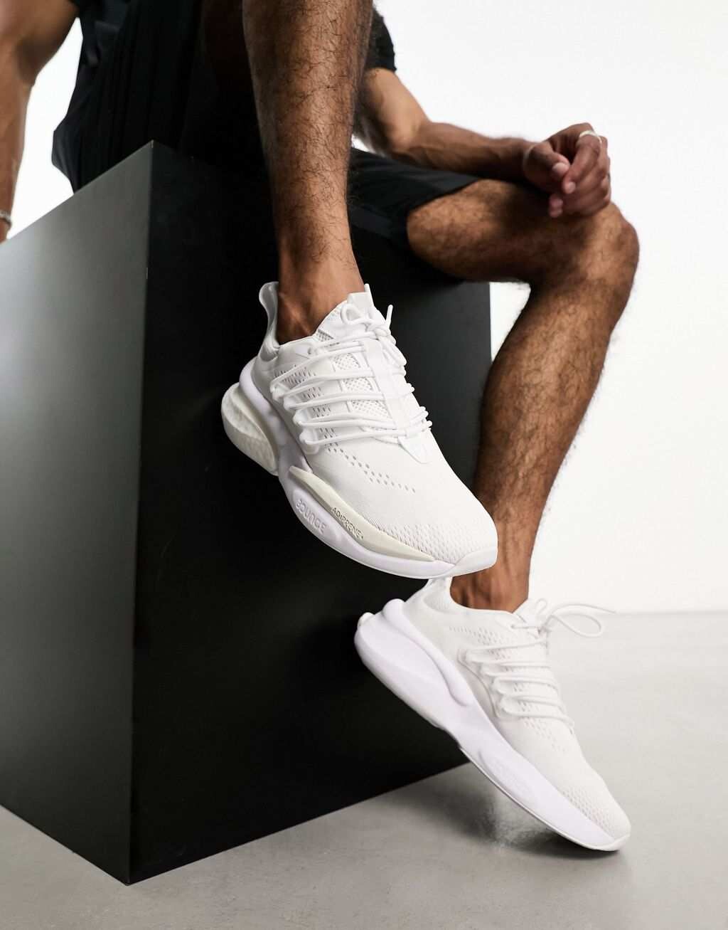 

Белые кроссовки adidas Sportswear AlphaBoost V1