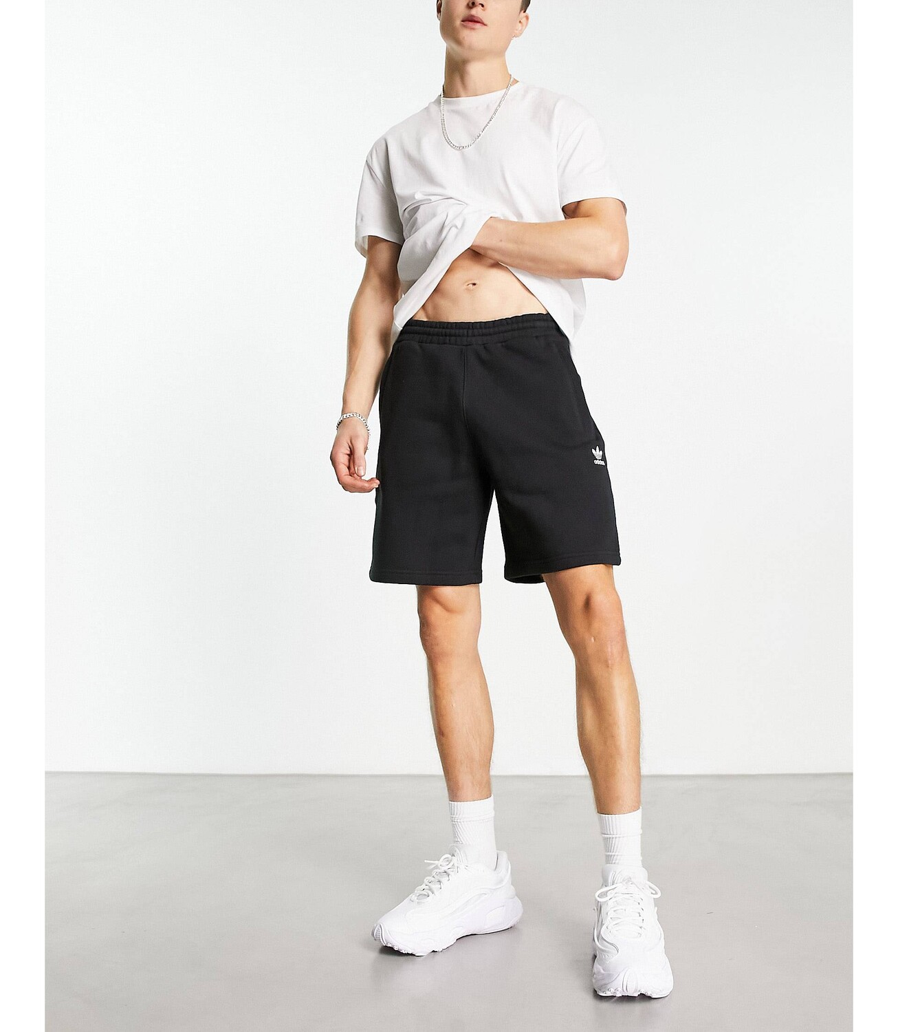 

Черные шорты adidas Originals Essentials