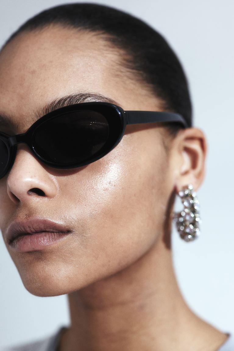 Овальные солнцезащитные очки H&M, черный
