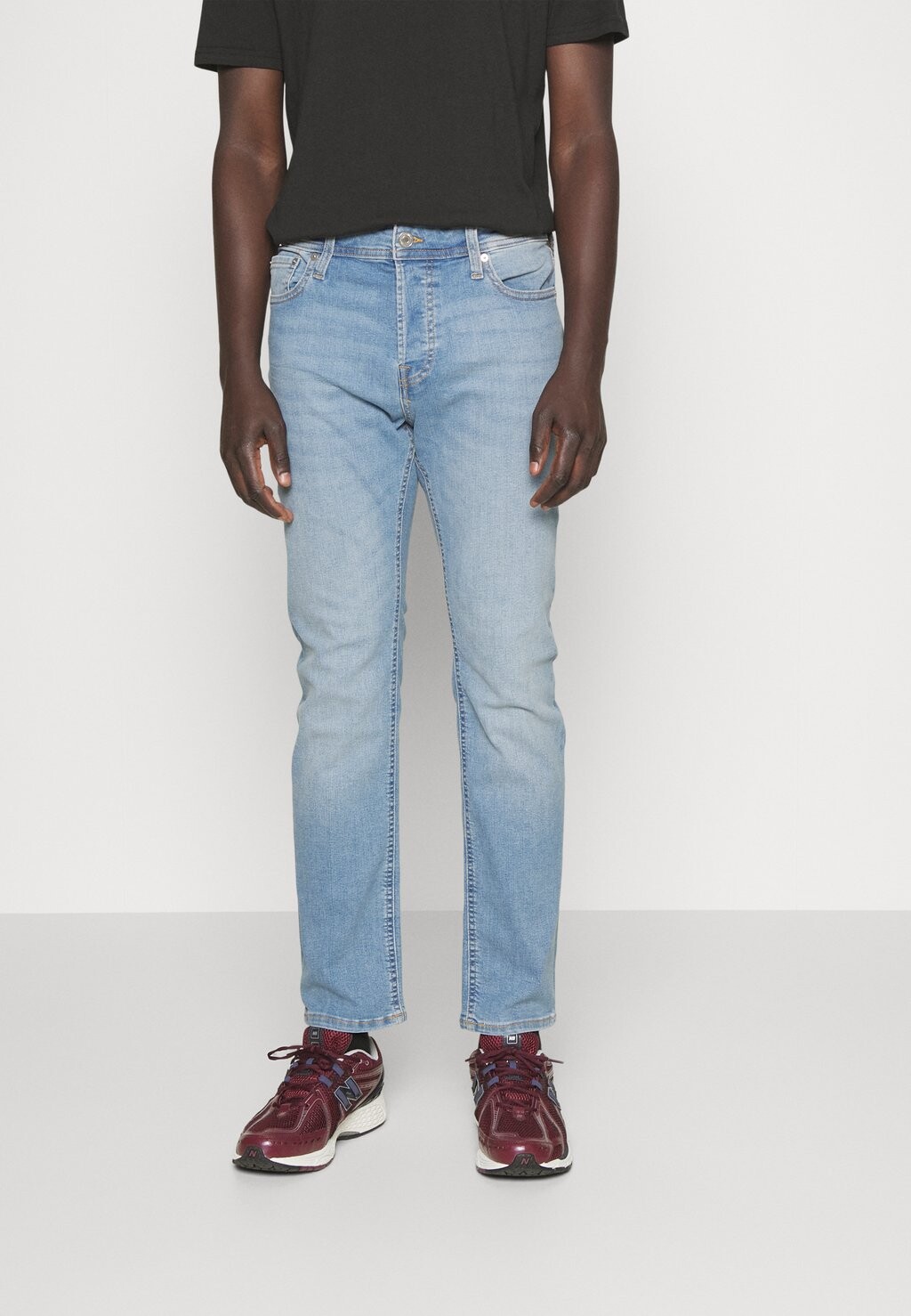 

Зауженные джинсы Jack & Jones