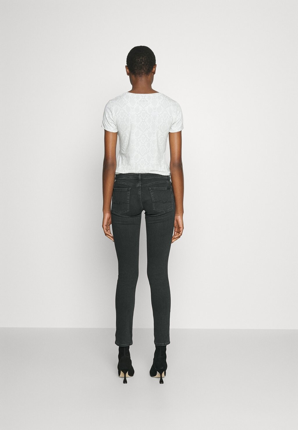 

Джинсы скинни 7 for all mankind PYPER ILLUSION BORDERLESS, черный