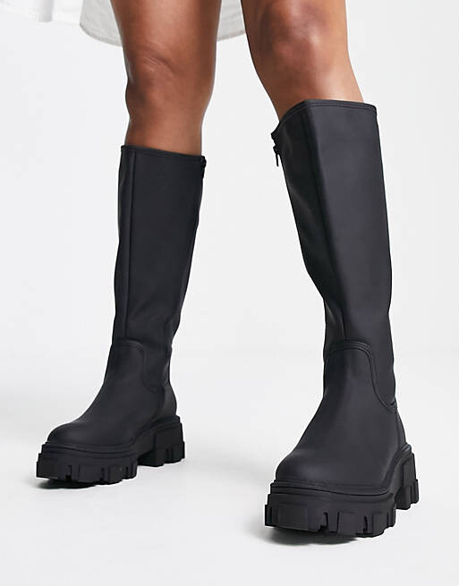 

Черные массивные ботинки на плоской подошве ASOS DESIGN Wide Fit Carla