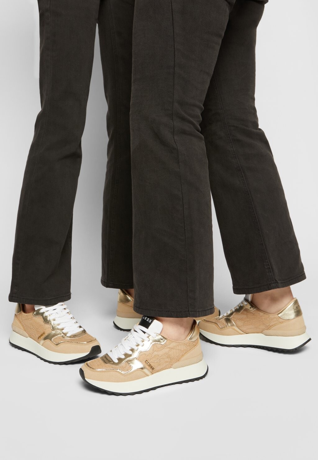 

Кроссовки Guess, бежевый