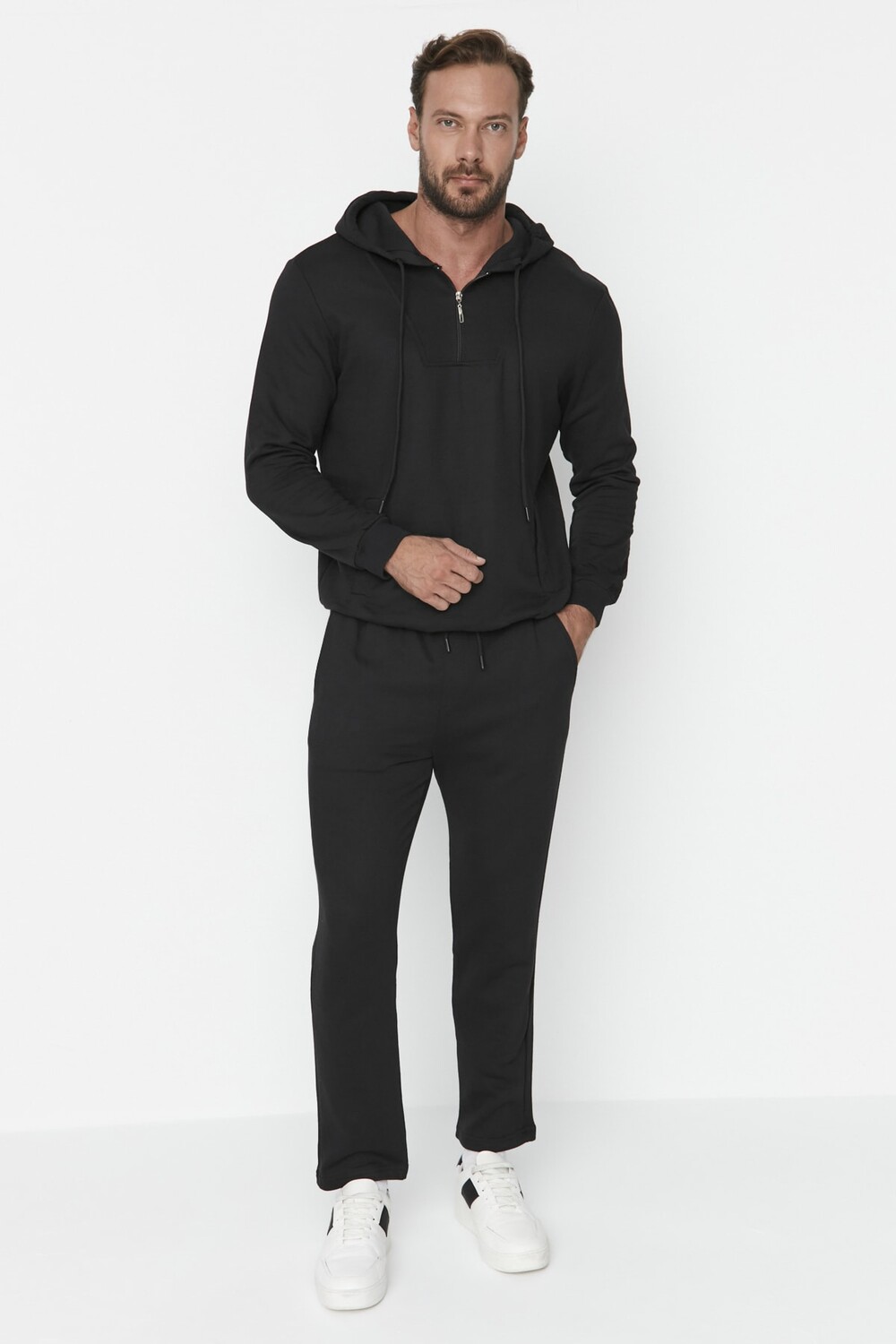 

Спортивный костюм TRENDYOL MAN, черный