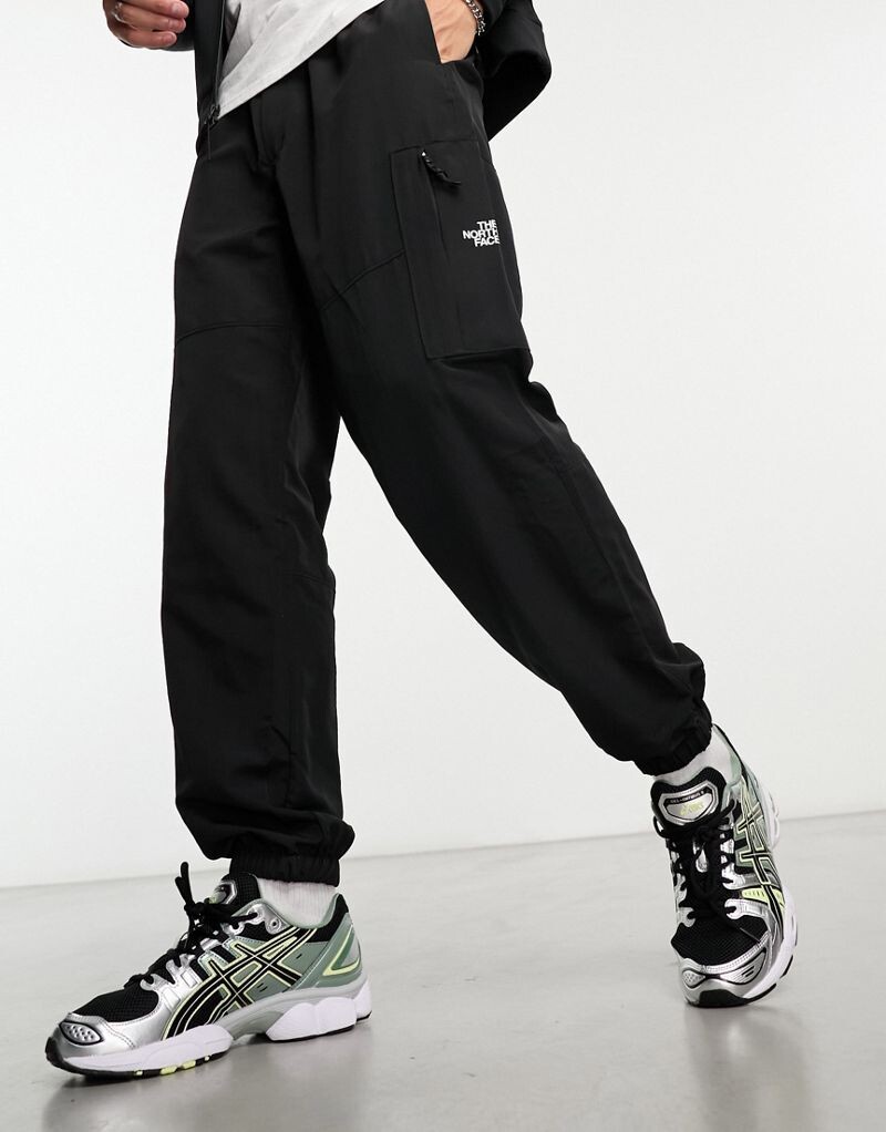

Черные нейлоновые легкие брюки The North Face