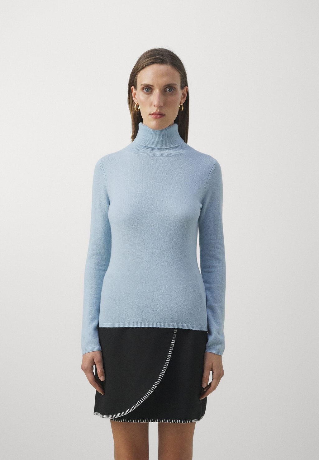 

Свитшот FTC Cashmere СВЕТЛАЯ РУЛОНКА, цвет light blue