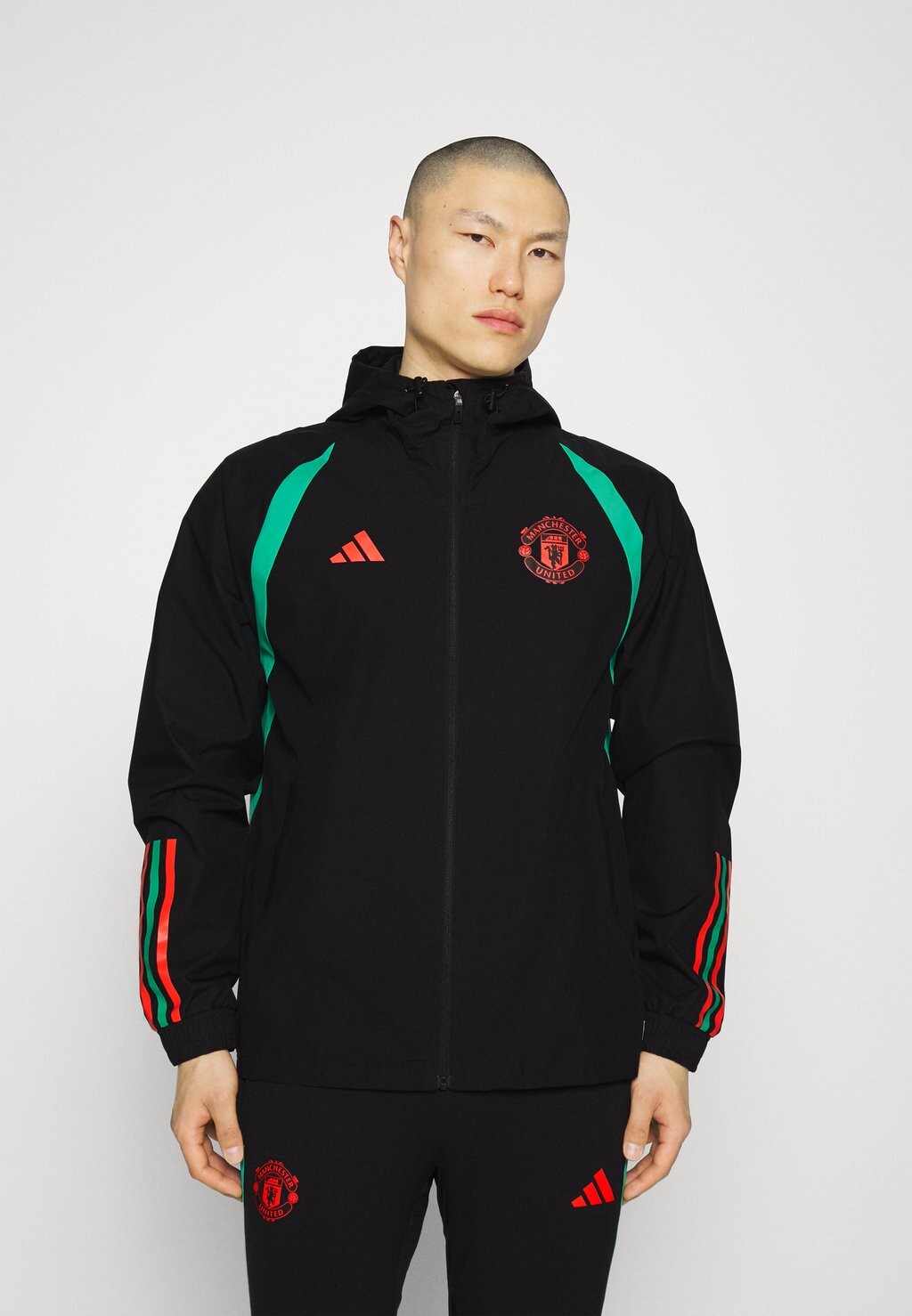 

Спортивная куртка Adidas