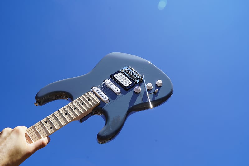 цена Электрогитара G&L USA Legacy HSS RMC Pearl Grey Left Handed 6-String Electric Guitar Black Tolex Case