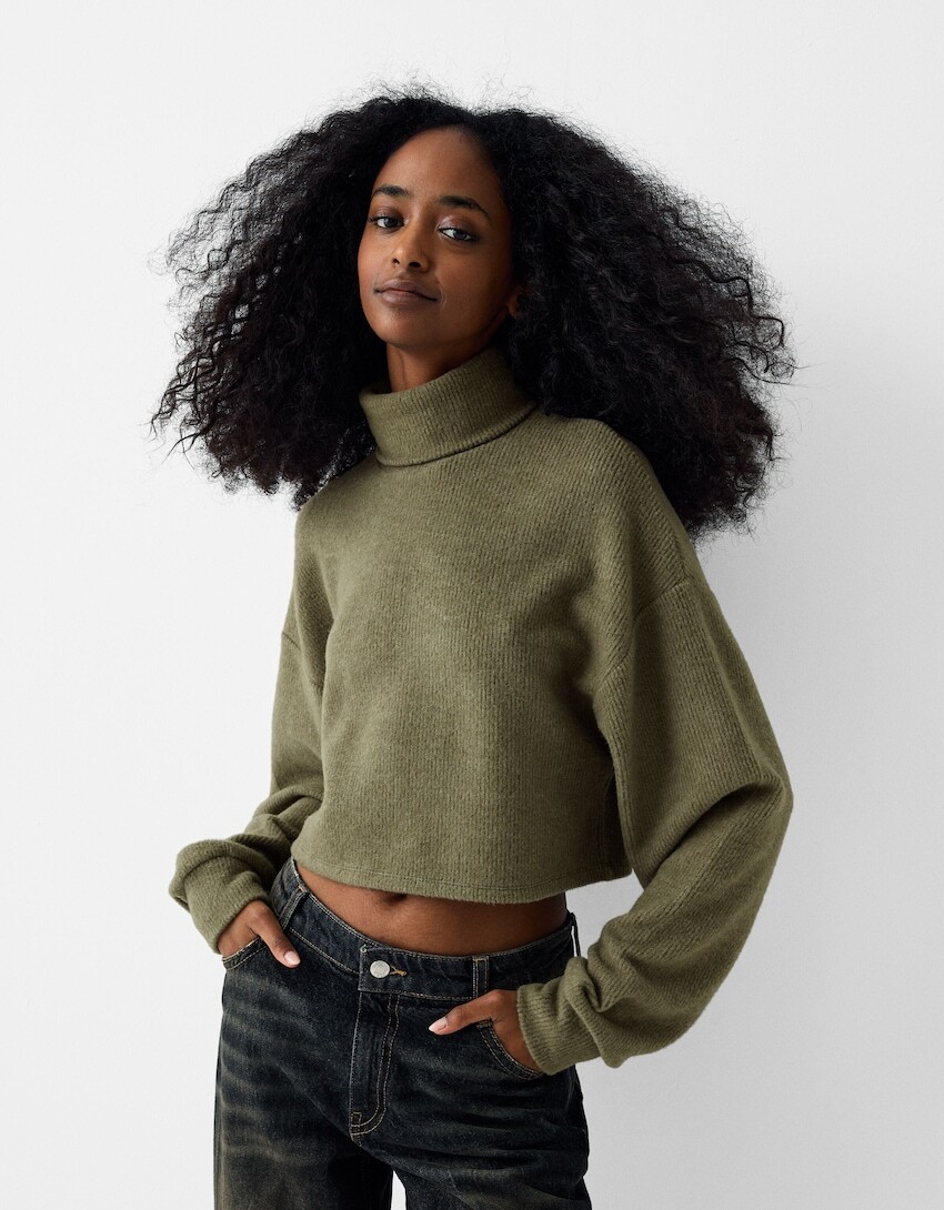 

Короткий свитер с высоким воротником Bershka, хаки