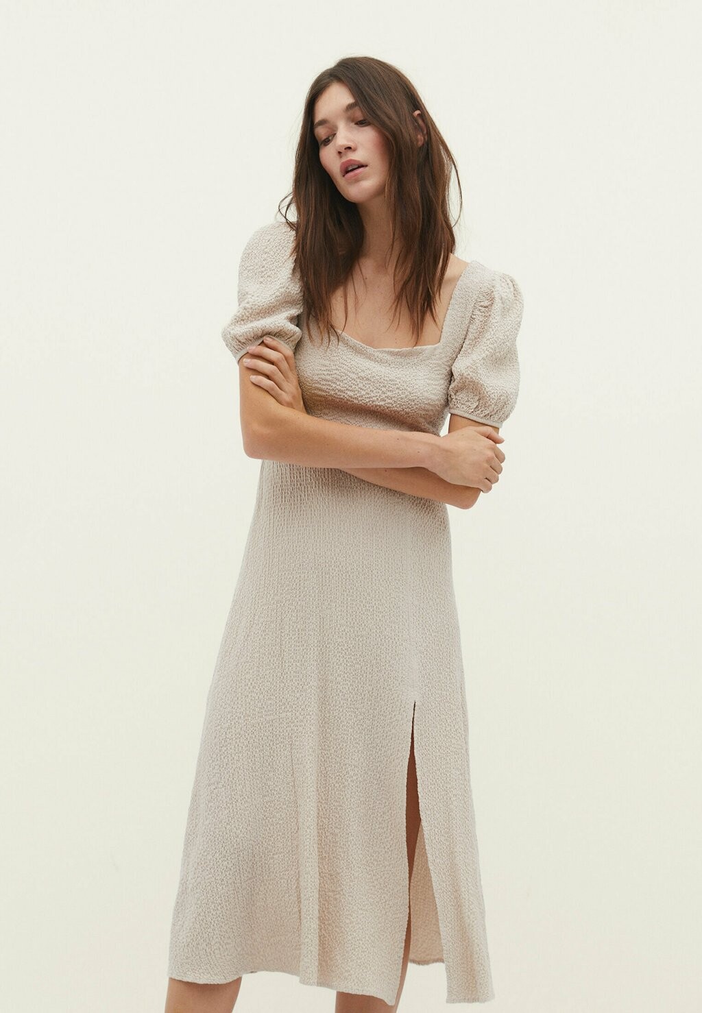 

Летнее платье Stradivarius