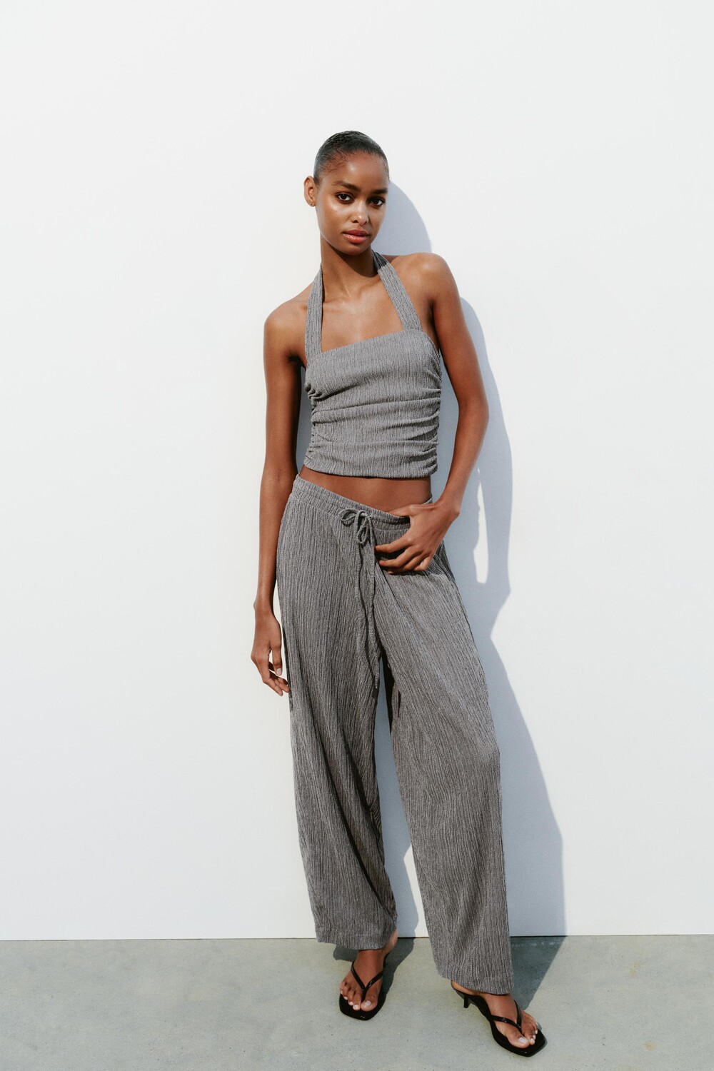 

Фактурные объемные брюки ZARA, черный