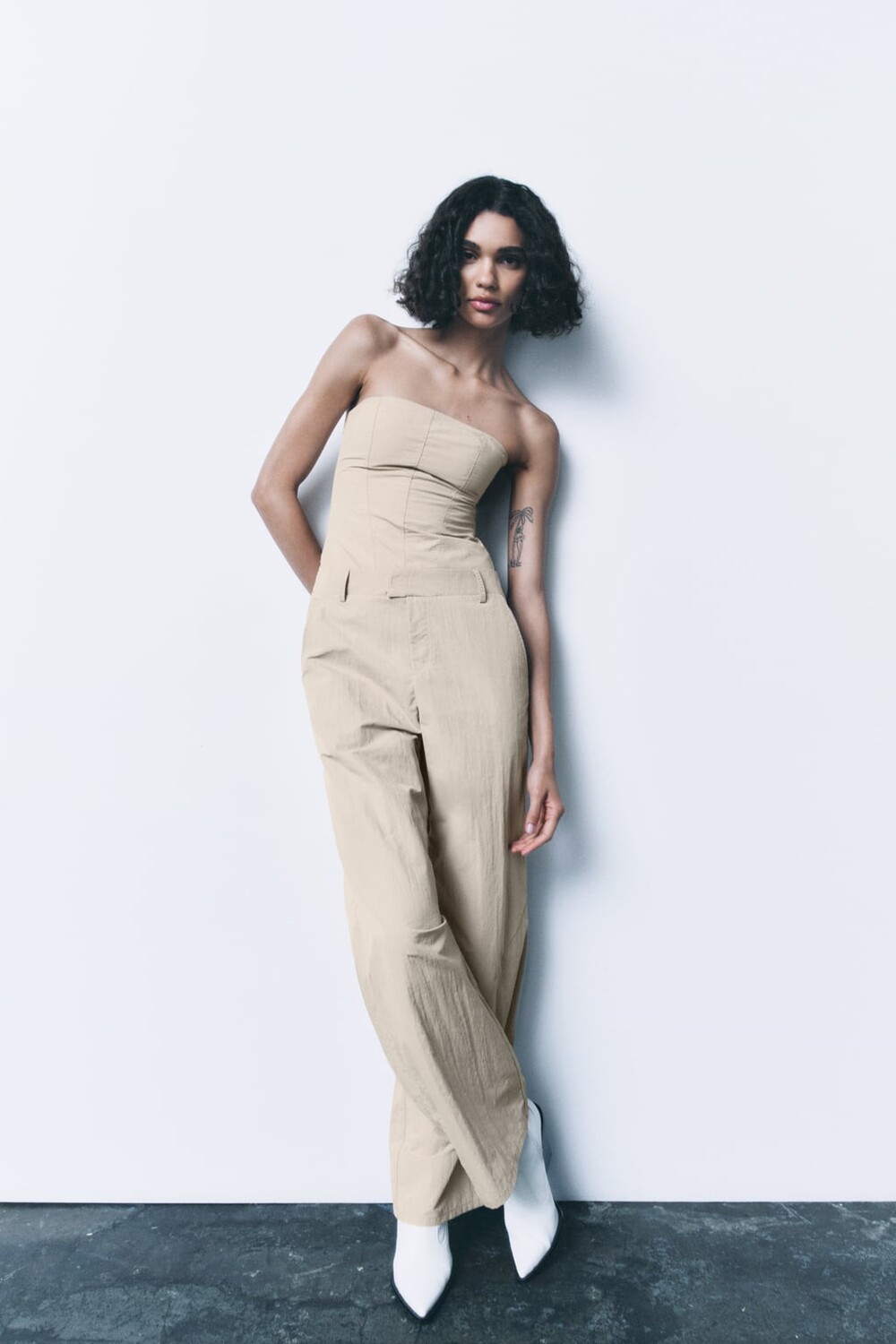 

Комбинезон из нейлона без бреточек ZARA, бежевый