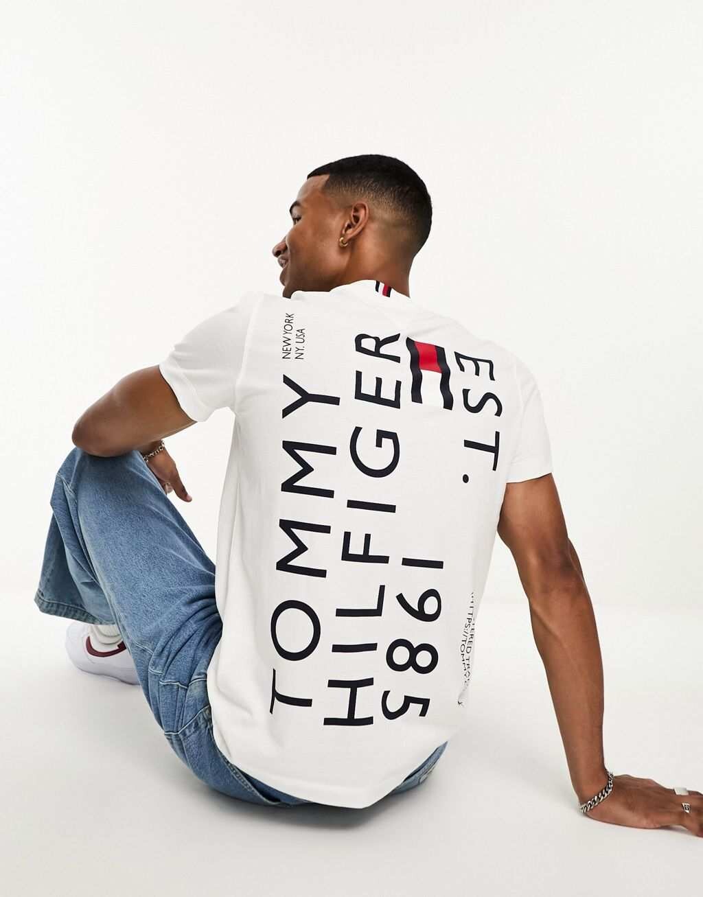 

Белая футболка с логотипом на груди Tommy Hilfiger, Белый