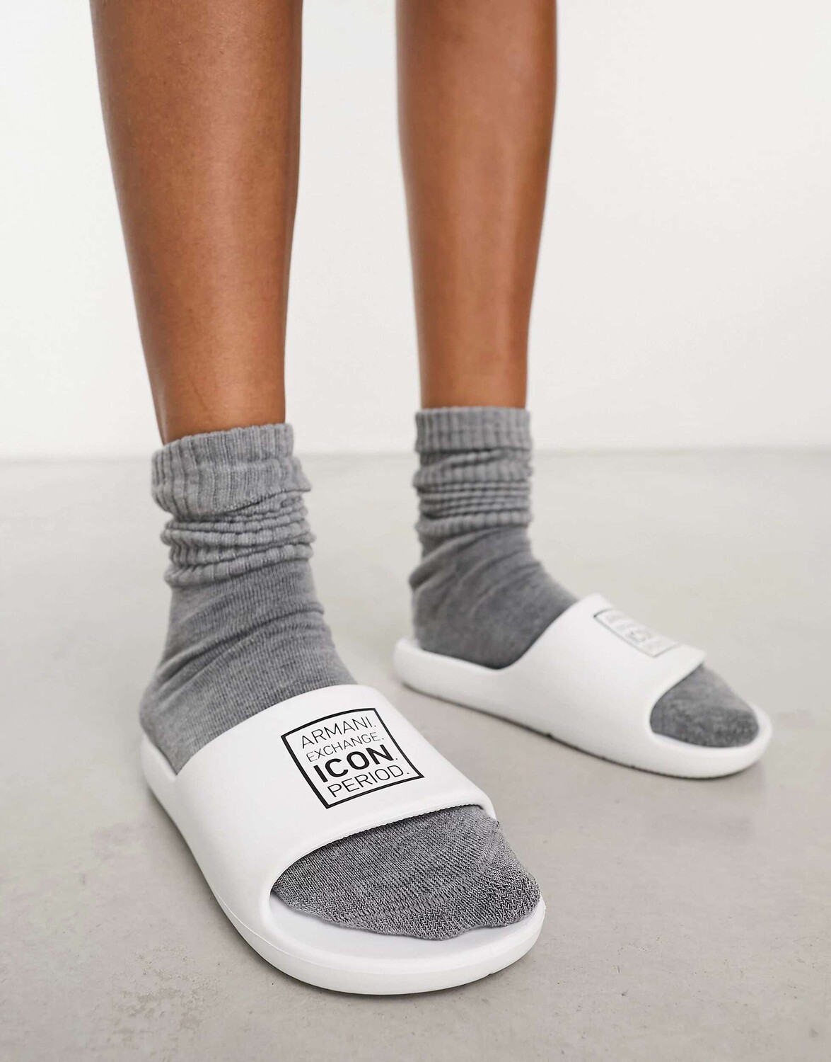 

Белые шлепанцы Armani Exchange