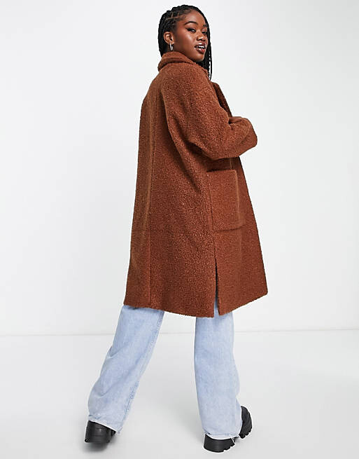 

Коричневое пальто с боргом Pull&Bear