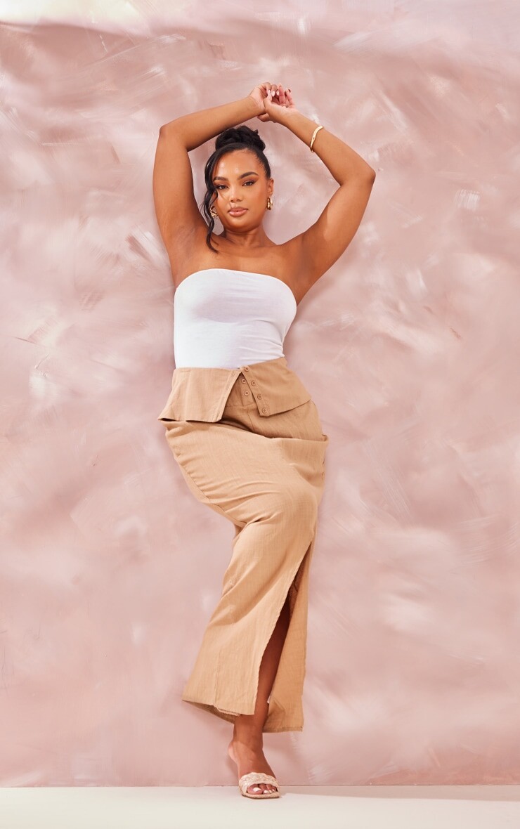 

PrettyLittleThing Длинная юбка светло-коричневого цвета с складками Plus