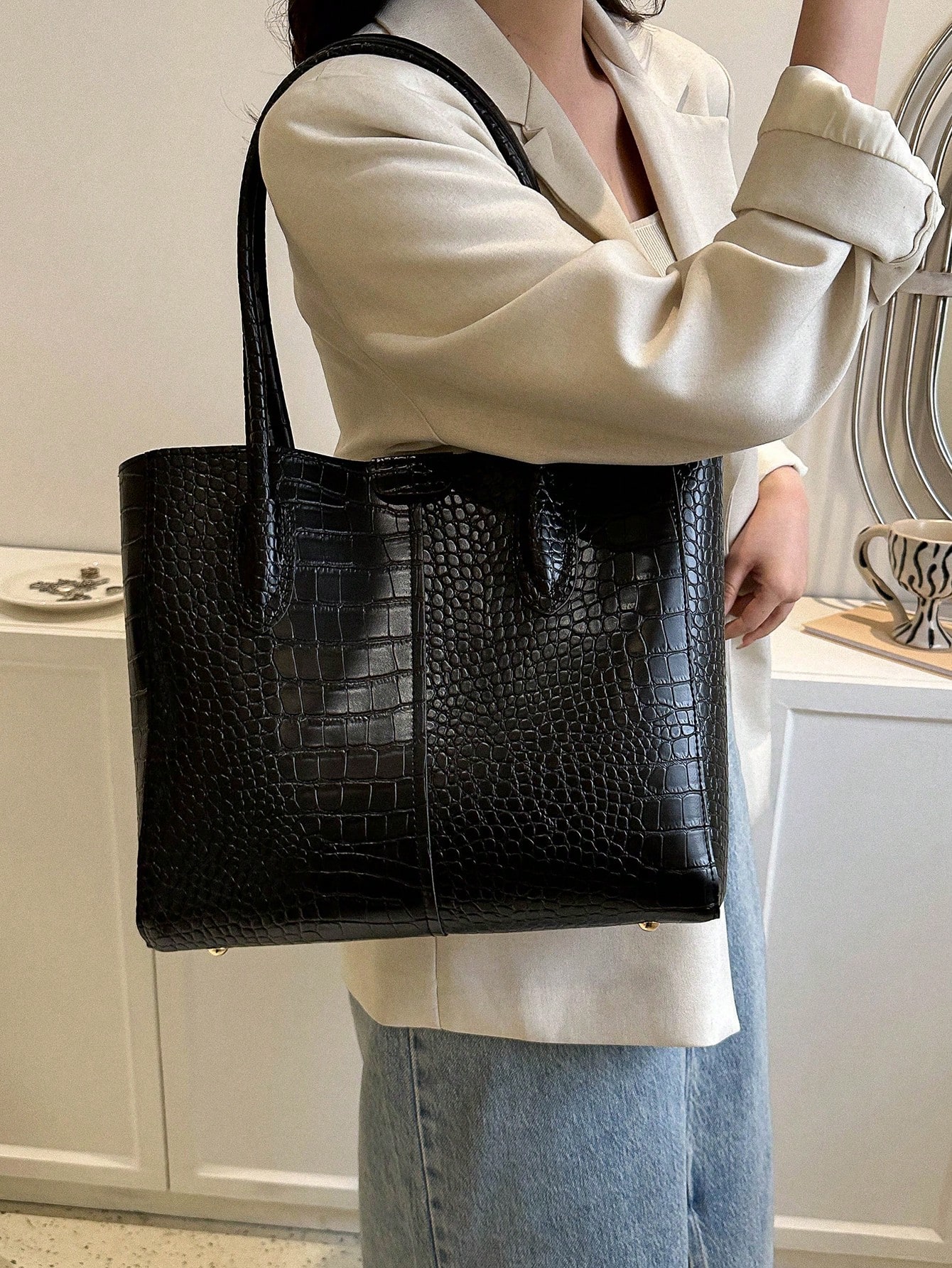 цена Женская осенне-зимняя новая стильная простая большая сумка на одно плечо большой вместимости для ежедневных поездок на работу, черный