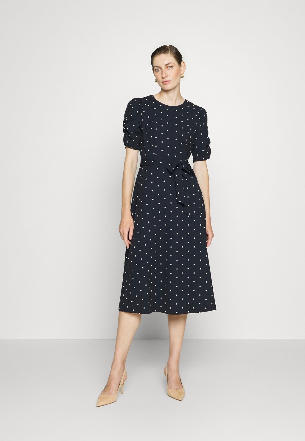 

Летнее платье DKNY