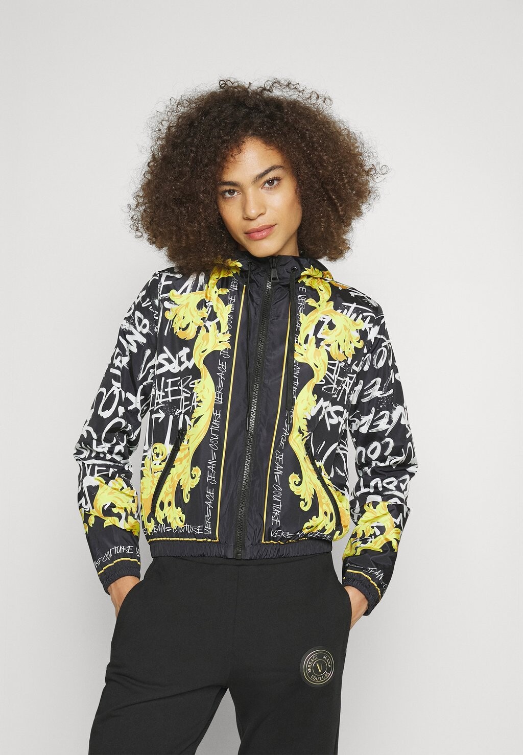 

Куртка Versace Jeans Couture PANEL GRAFFITI COUTURE, цвет black/gold