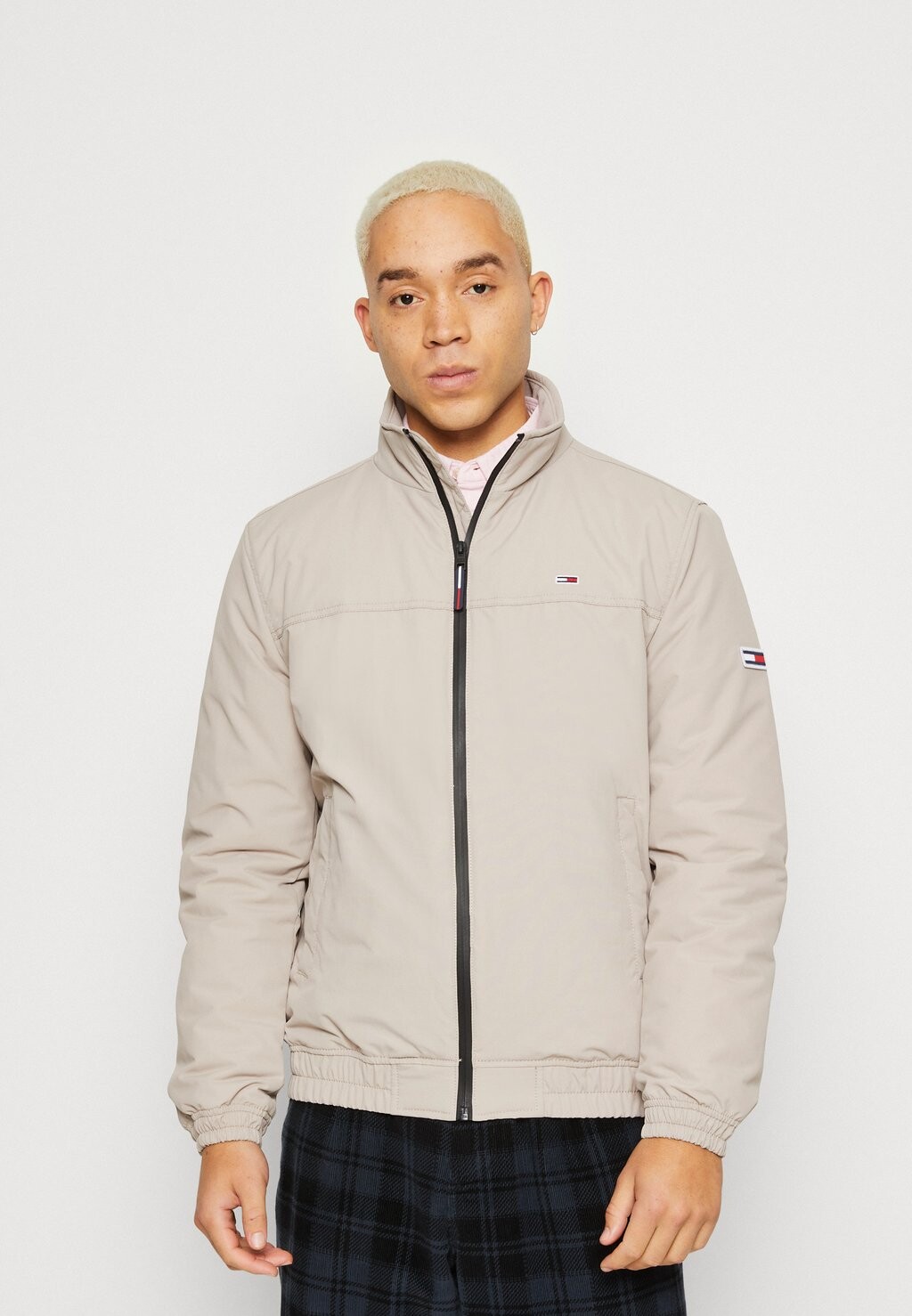 

Демисезонная куртка Tommy Jeans