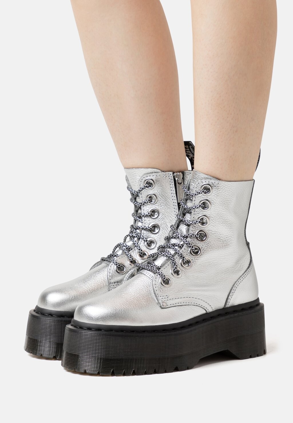 

Ботильоны на платформе Dr. Martens
