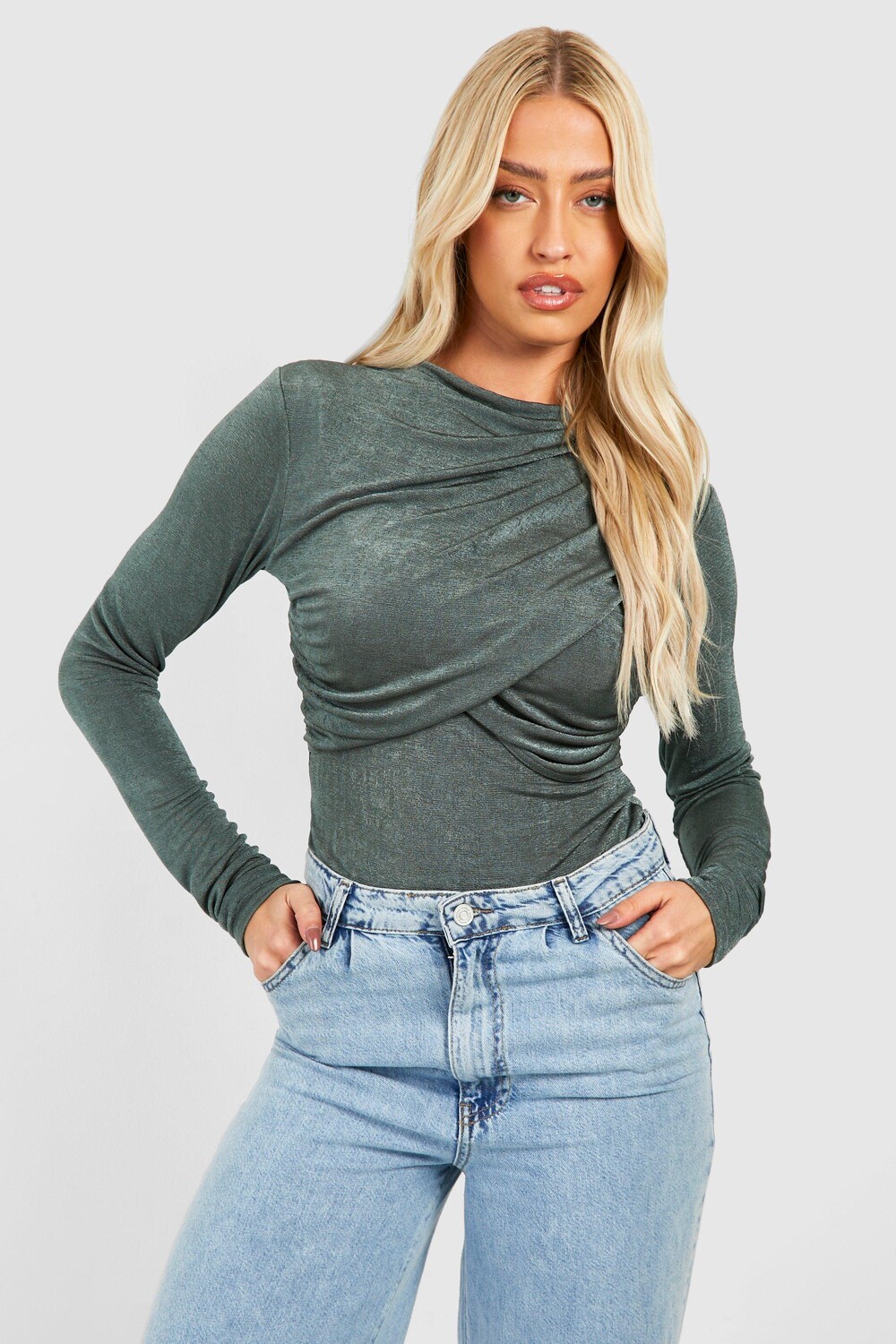 

Облегающее боди с запахом и длинными рукавами boohoo, зеленый