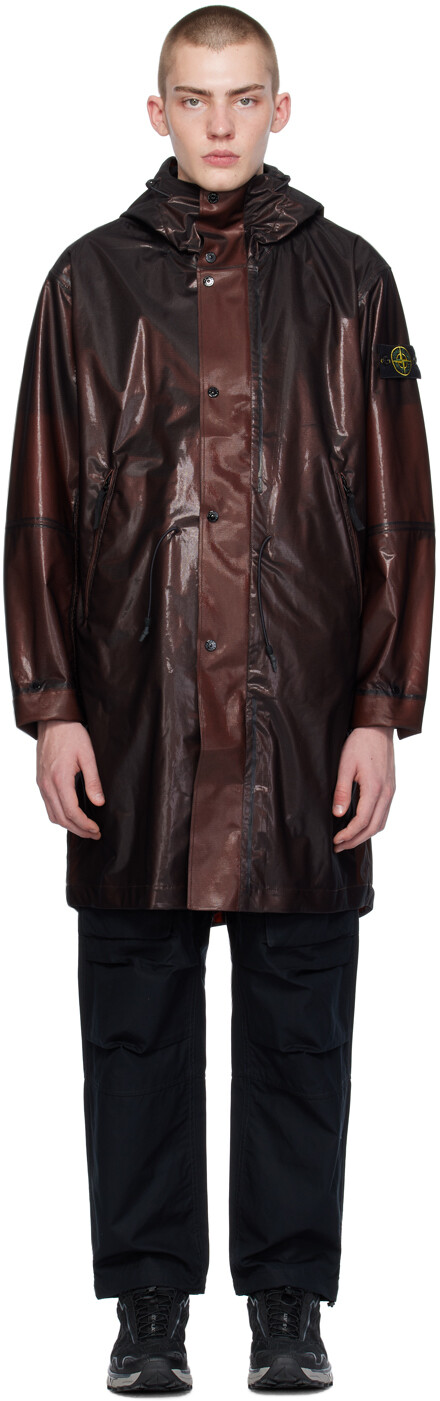 

Темно-красное пальто с нашивками Stone Island