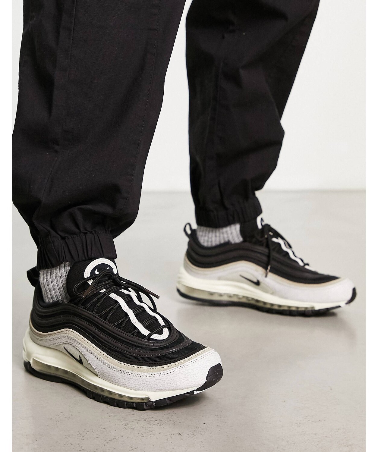 

Кроссовки Nike Air Max 97 черного и бежевого цветов