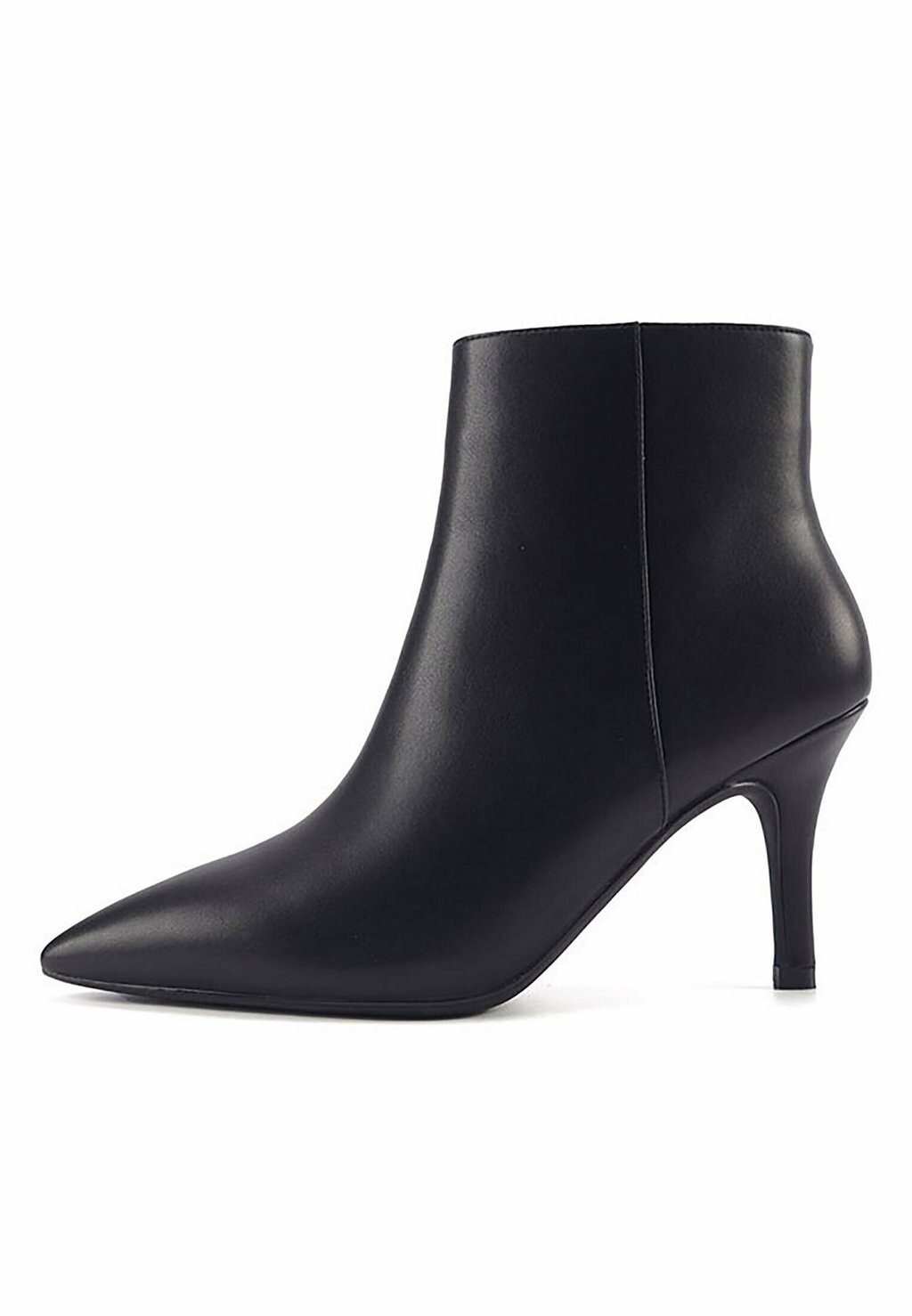 

Ботильоны Traditional Comfort Remy 3Pr Nine West, черный