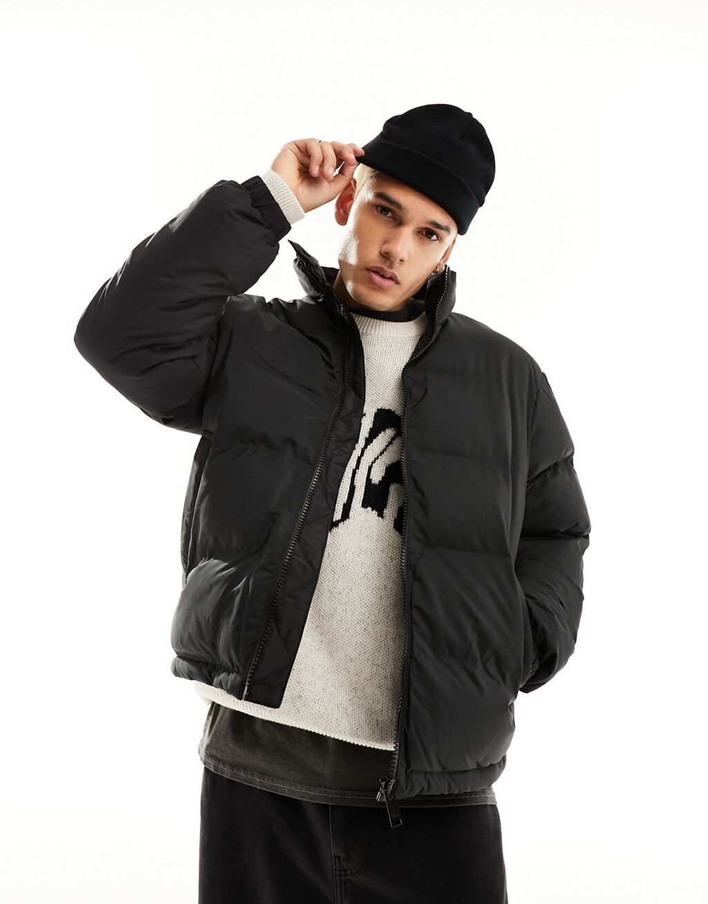 

Черная пуховик Weekday Cole