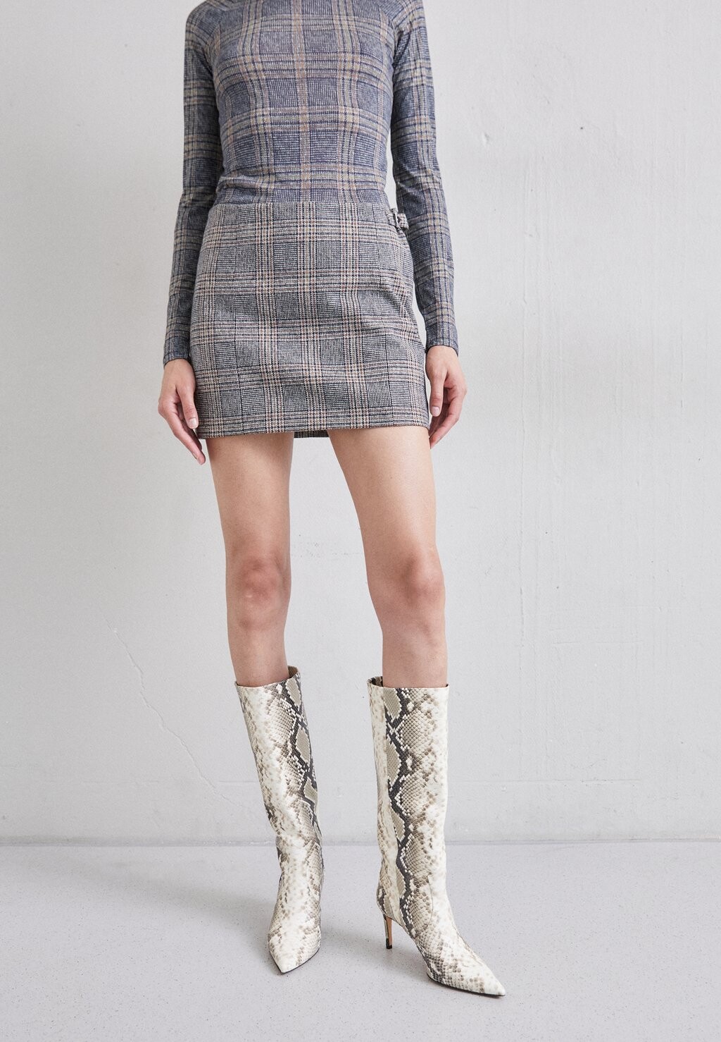 

Юбка мини rag & bone CORA JAPANESE SKIRT, черный