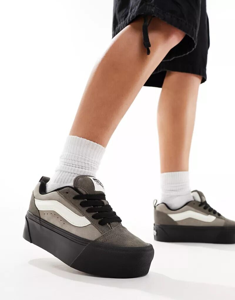 

Серо-черные кроссовки Vans Knu Stack