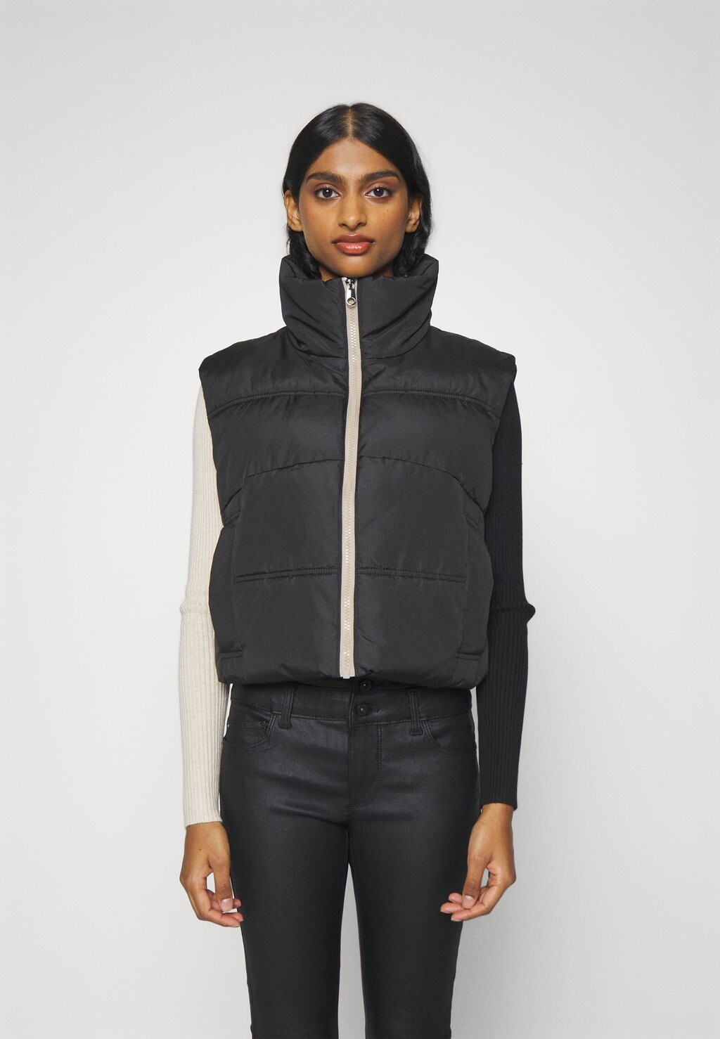 

Жилет Vero Moda Petite ВМКЛЕА, цвет black/silver mink