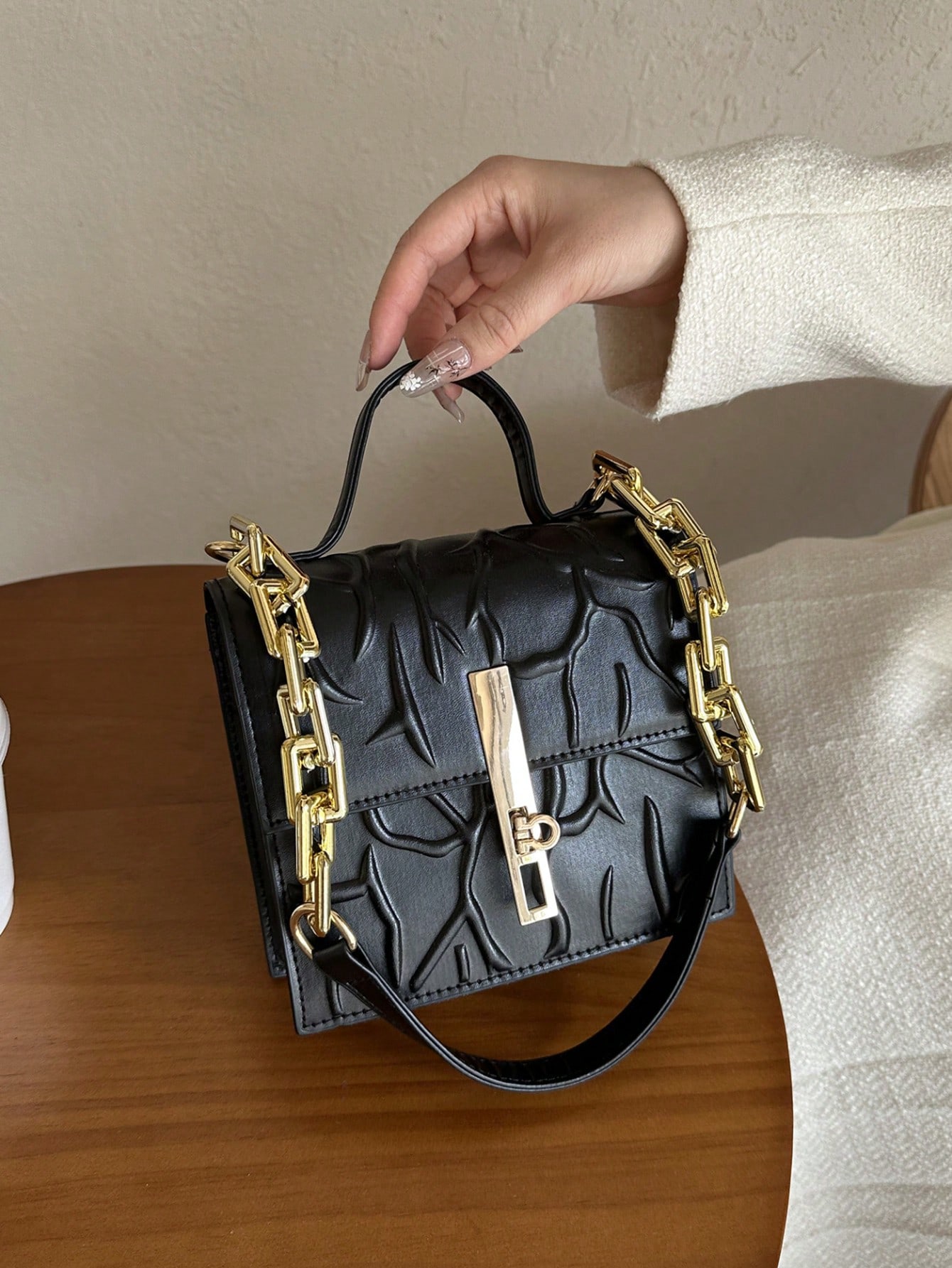 Женская модная элегантная однотонная сумка с ручкой сверху и клапаном под кожу крокодила, черный