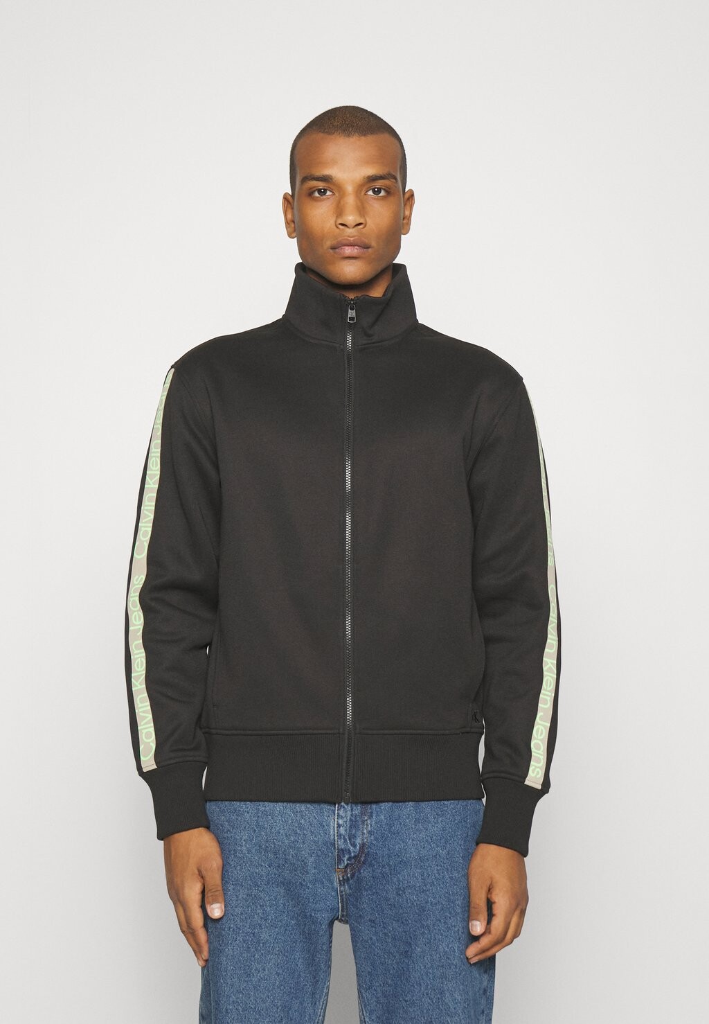 

Толстовка на молнии Calvin Klein Jeans CUT OFF LOGO TAPE ZIP UNISEX, цвет ck black