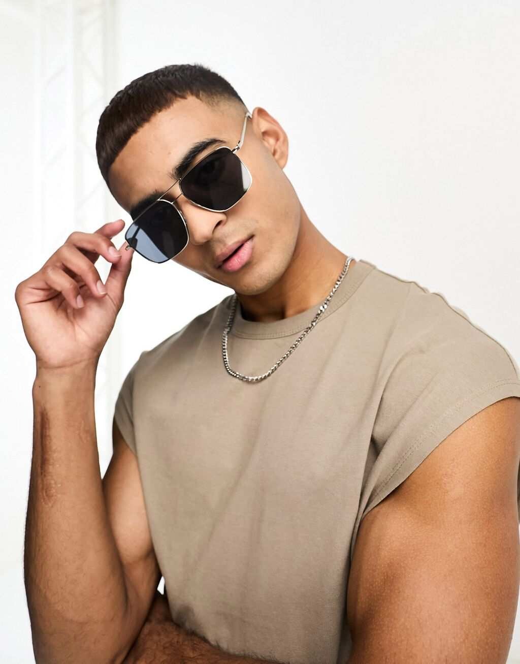 

Серебристые квадратные солнцезащитные очки-авиаторы New Look