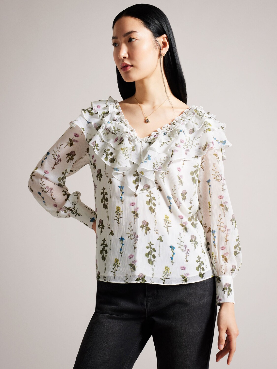 

Блузка с V-образным вырезом и оборками Ted Baker Avarose, белая